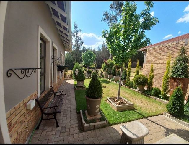 2 BEDROOM RETIREMENT UNIT FOR SALE IN JORDAAN PARK